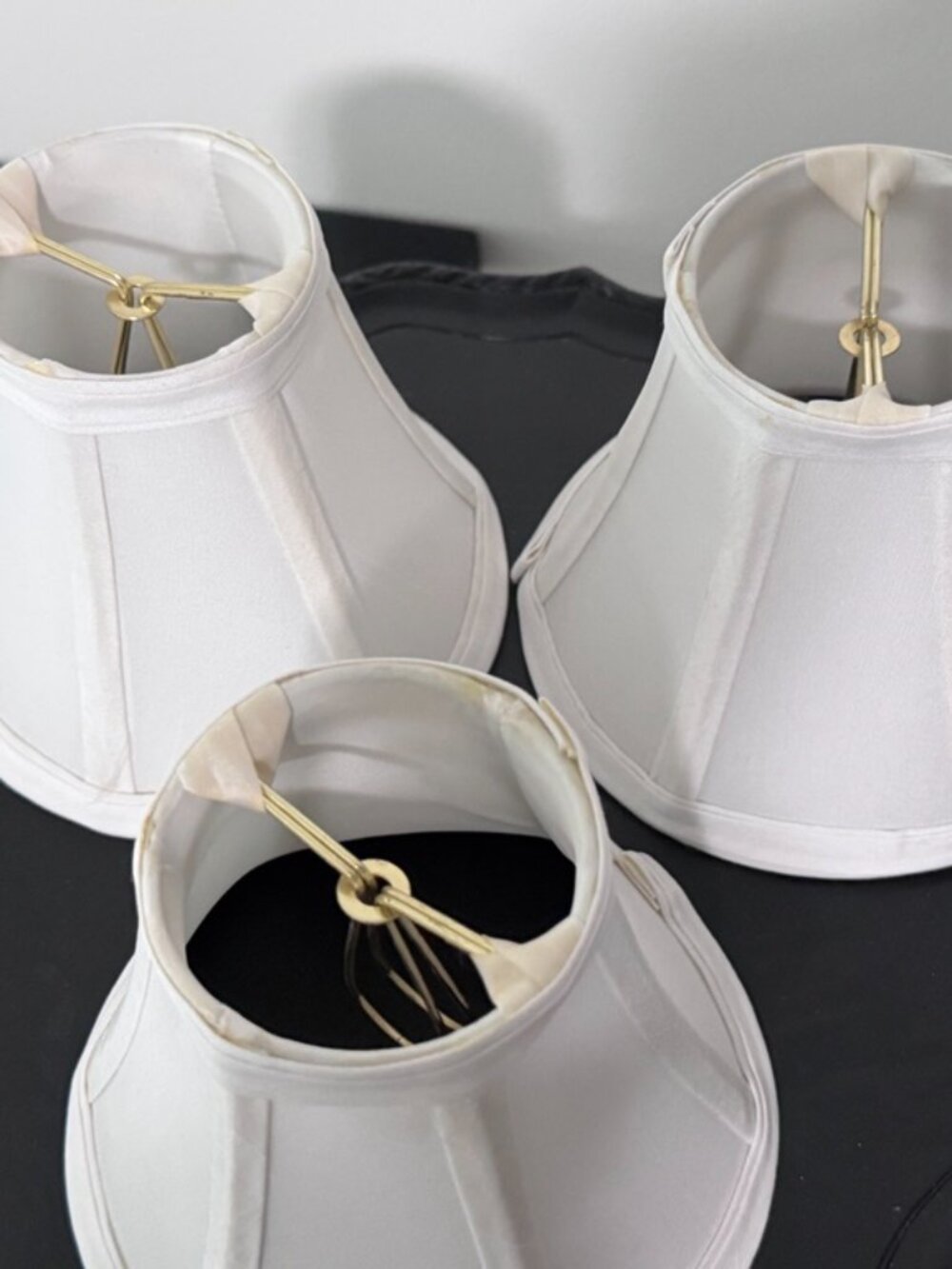 Off-White Silk Bell Chandelier Shades (6x), Brass Colored Clip-On,Spider Fitting - Picture 5 of 6